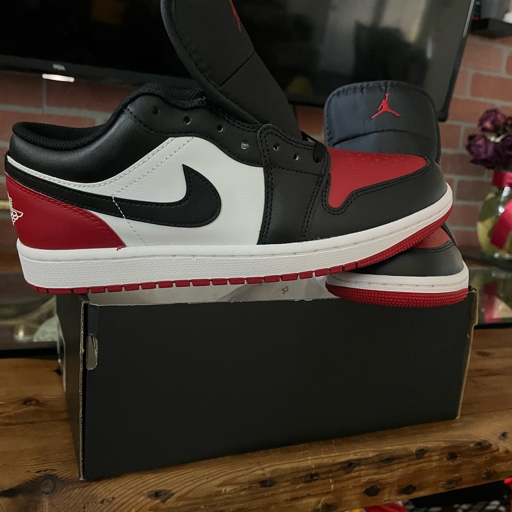 Nike Jordan 1s lows “RED TOE”